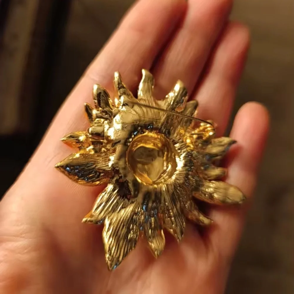 Floral Sunflower Brooch Pin – Crystal Rhinestone Flower Jewelry